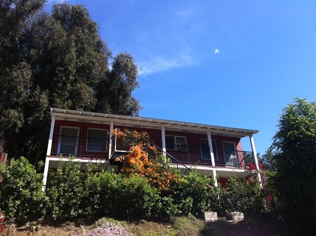 Primary Photo - 3224 Barham Blvd