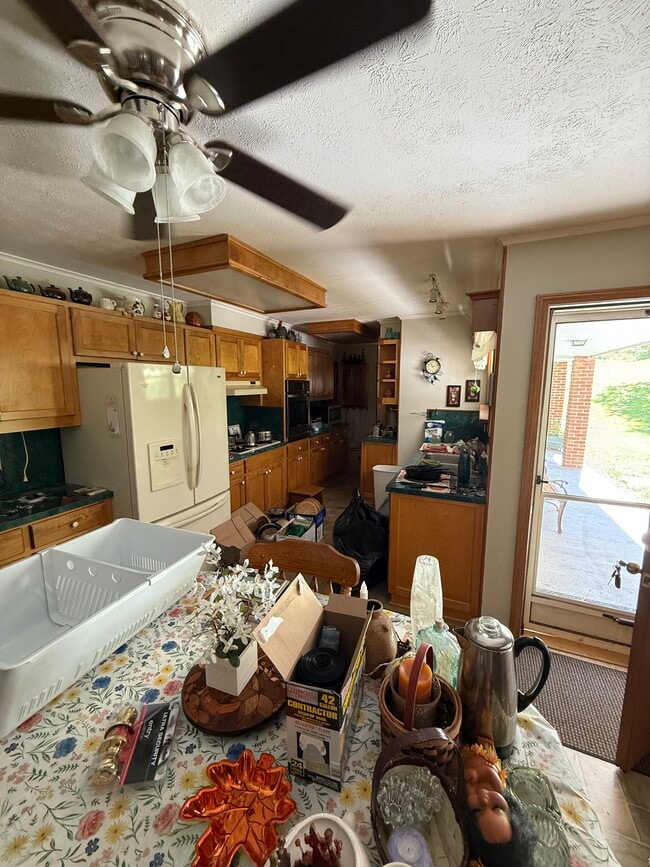Full-service Kitchen complete with all utensills and serving for 8+ - 1121 Linville Creek Rd