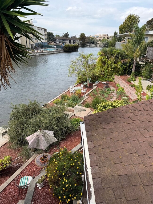 Building Photo - 867 Walnut St