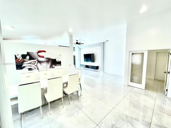Foto del edificio - 18257 NW 61st Pl