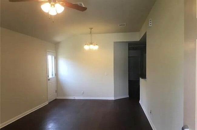 Building Photo - 1004 Drover's Cove