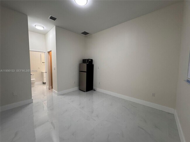 Foto del edificio - 915 NW 104th St