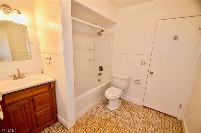 Building Photo - 404 Mohegan Cir