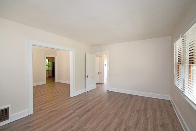 Building Photo - 802 Delta Ave