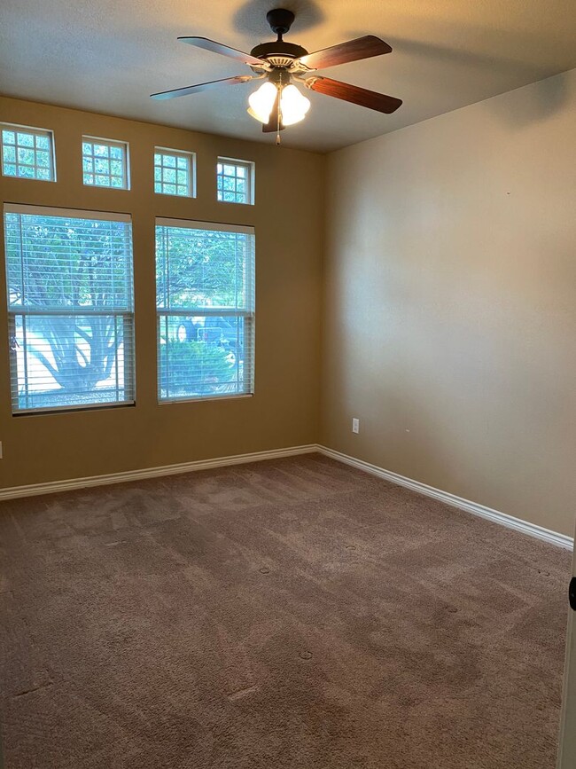 Building Photo - Beautiful home in the Renaissance