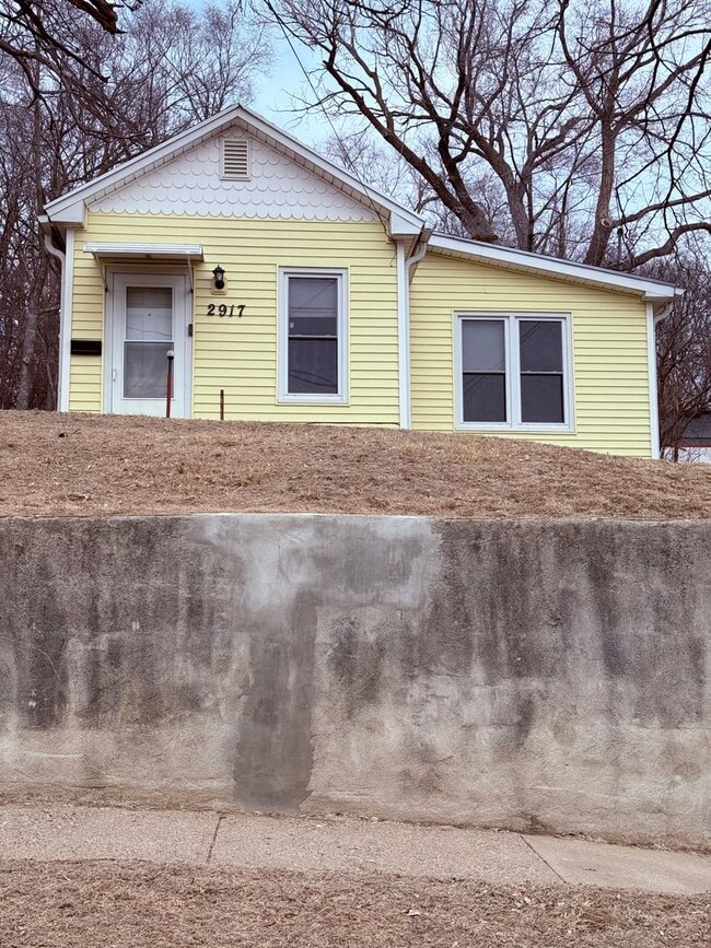 Building Photo - 2917 3rd St