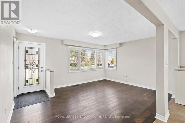 Building Photo - 176 Longfield Rd
