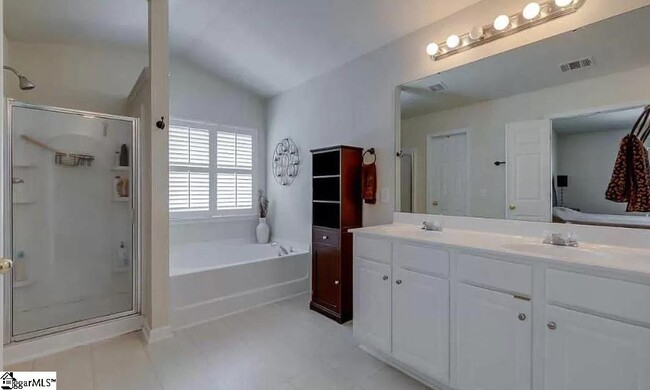 Building Photo - 416 Chartwell Dr