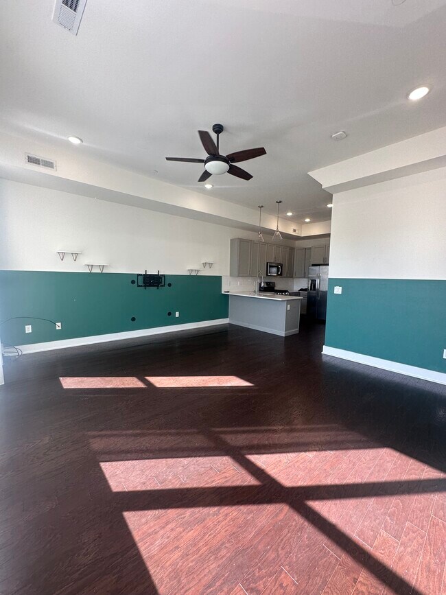 Sala de estar y cocina - 516 W Montgomery Ave