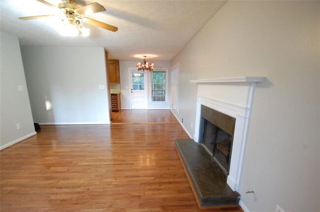 Foto del edificio - 5511 Burrus Ln