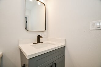 Building Photo - 4507 Kingsbury St