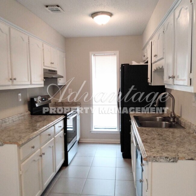 Building Photo - Newly Rehabbed 3 BR Home -Ridgeway Estates...