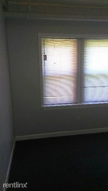 Building Photo - 1 br, 1 bath Apartment - 8205 S Maryland Ave