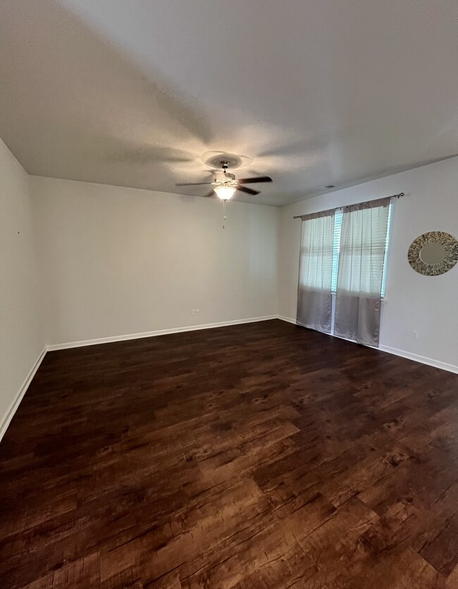 Foto del edificio - 161 Harmony Ln