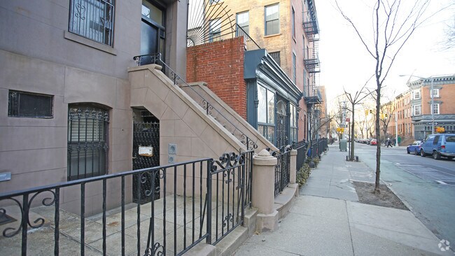 Building Photo - 139 Hoyt St