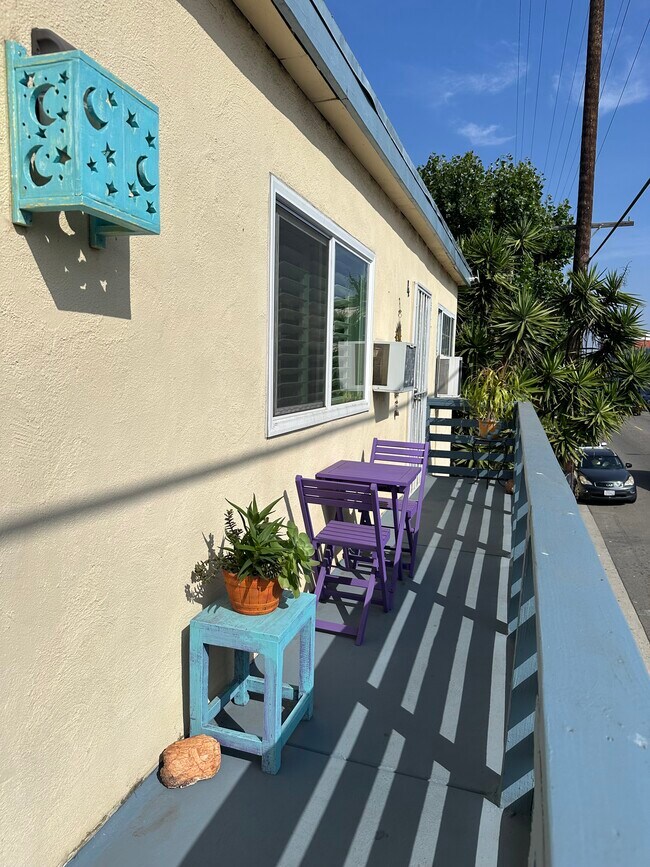 Walk Up to Unit 4 - 42 20th Ave