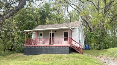 Building Photo - 2015 Row St