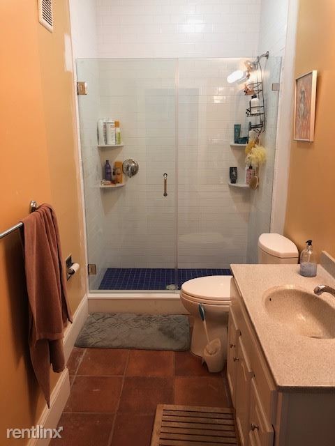 Building Photo - 4 br, 2 bath Apartment - 8 Hartley Ter # 1F