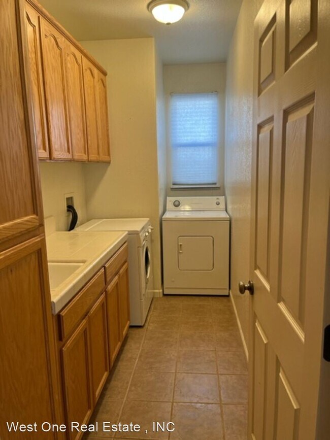 Building Photo - 4 br, 3 bath House - 729 Wynyard Cir.