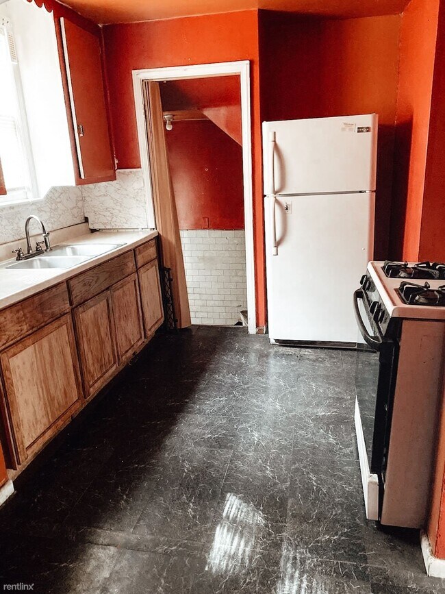 Foto del edificio - 3 br, 1 bath House - 19569 Dresden St