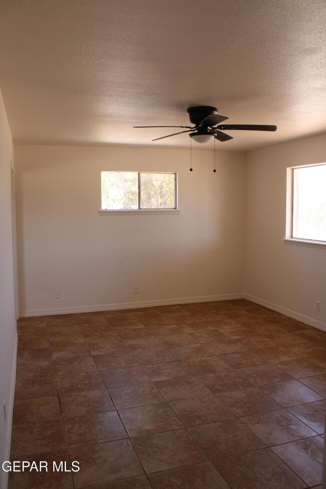 Building Photo - 5656 Sun Valley Dr