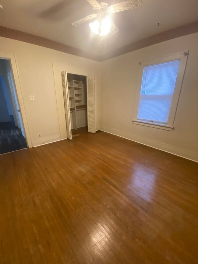 Building Photo - 905 Baltimore St