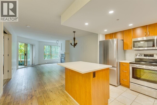 Building Photo - 285 Newport Dr