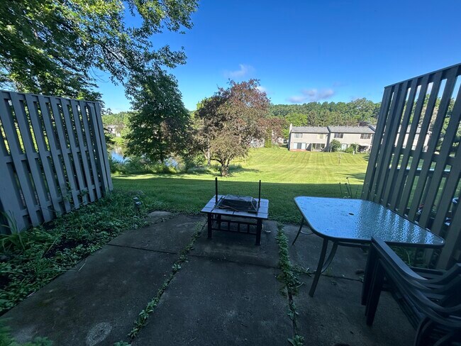 Foto del edificio - 779 Watersedge Dr