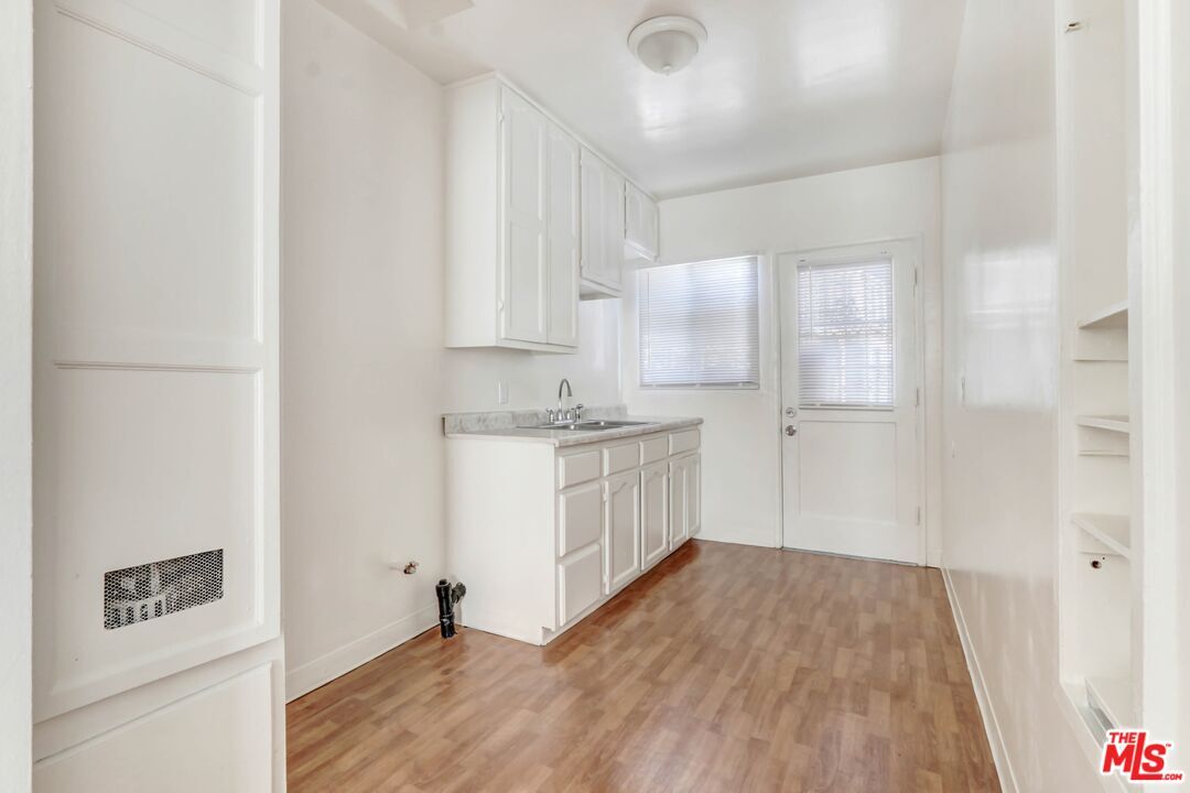 Foto principal - 6340 10th Ave