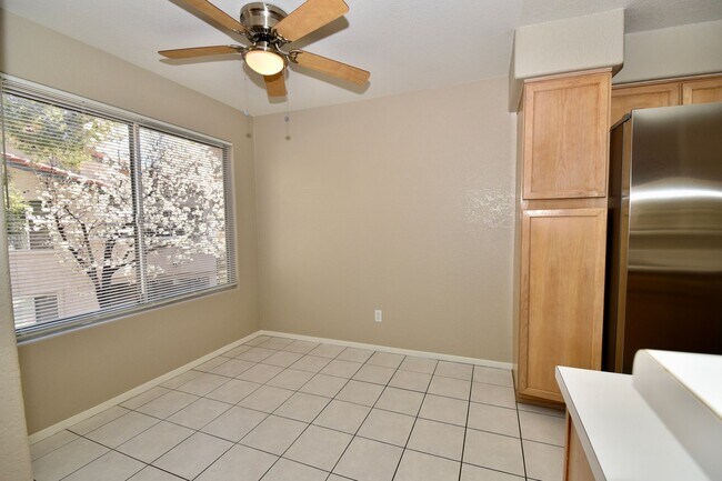 Building Photo - Beautiful 1 Bed 1 Bath condo at Canyon Willow