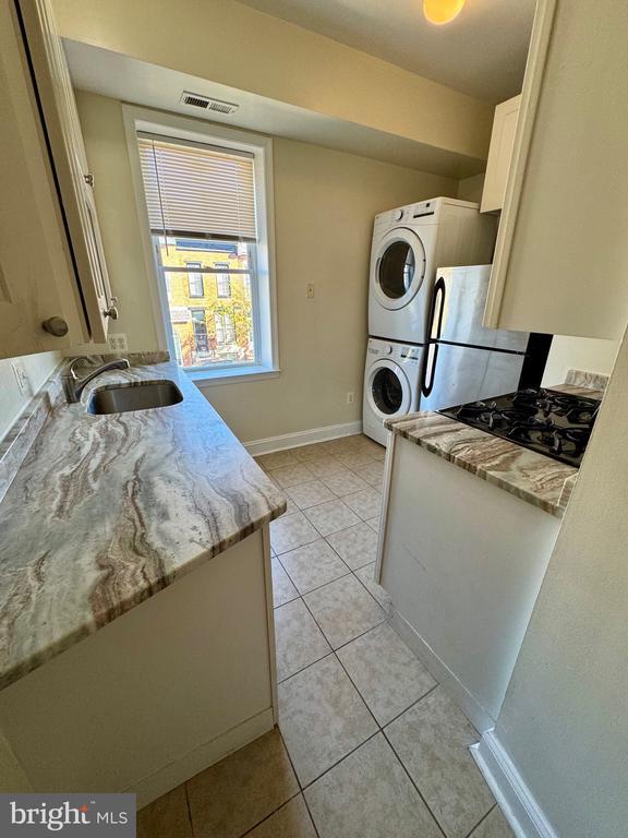 Building Photo - 445 E Fort Ave