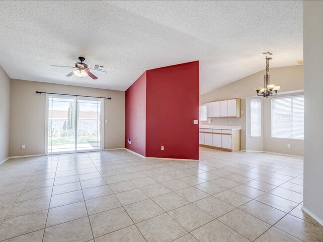 Building Photo - 3 Bedroom 2 Bathroom