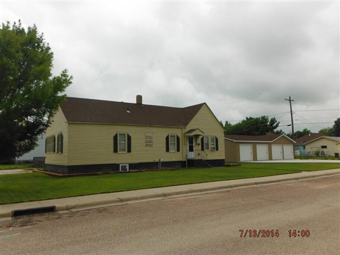 Primary Photo - Irish Rose - 5th St Apartments
