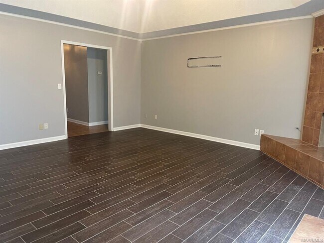 Foto del edificio - 6605 Denham Ct