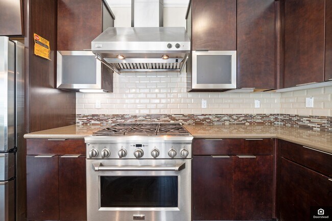 Building Photo - 6101 Sunstone Dr
