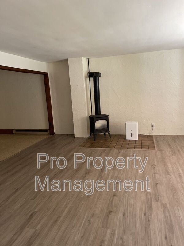 Foto del edificio - 60 Westwood Rd