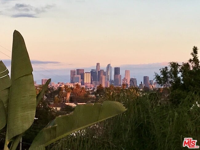 Building Photo - 1203 S Rimpau Blvd