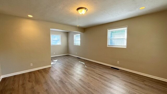 Building Photo - EAST - 3 BEDROOM/1.5 BATH RANCH HOME AVAILABLE NOW!