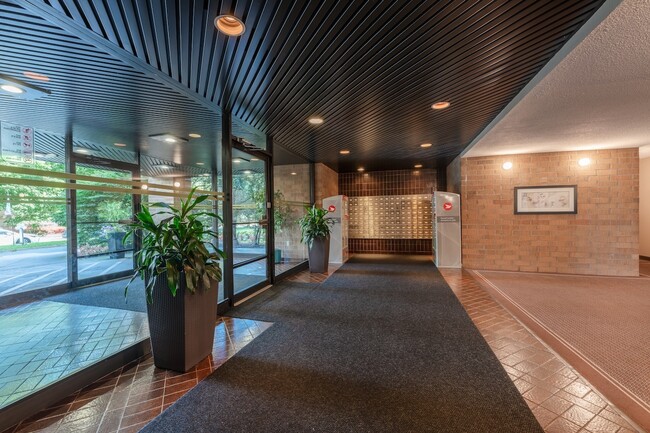 Building Photo - Bayers Park Apartments