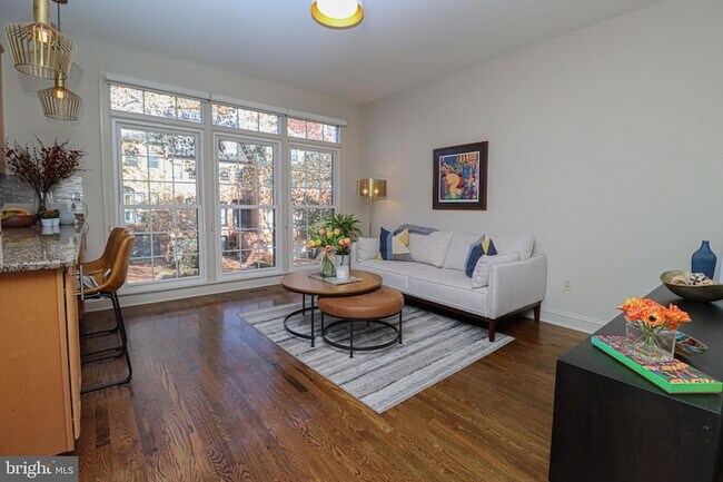 Photo - 1596 N Colonial Terrace Townhome