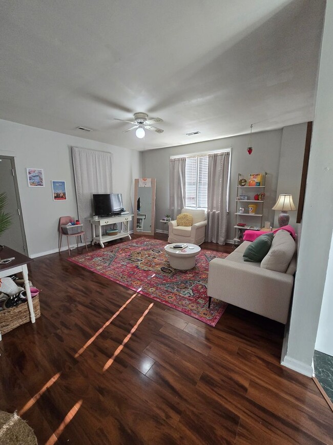 Photo - 539K Apartment