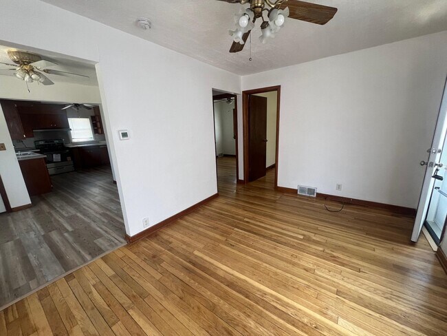 Foto del edificio - 725 Kingsley Dr