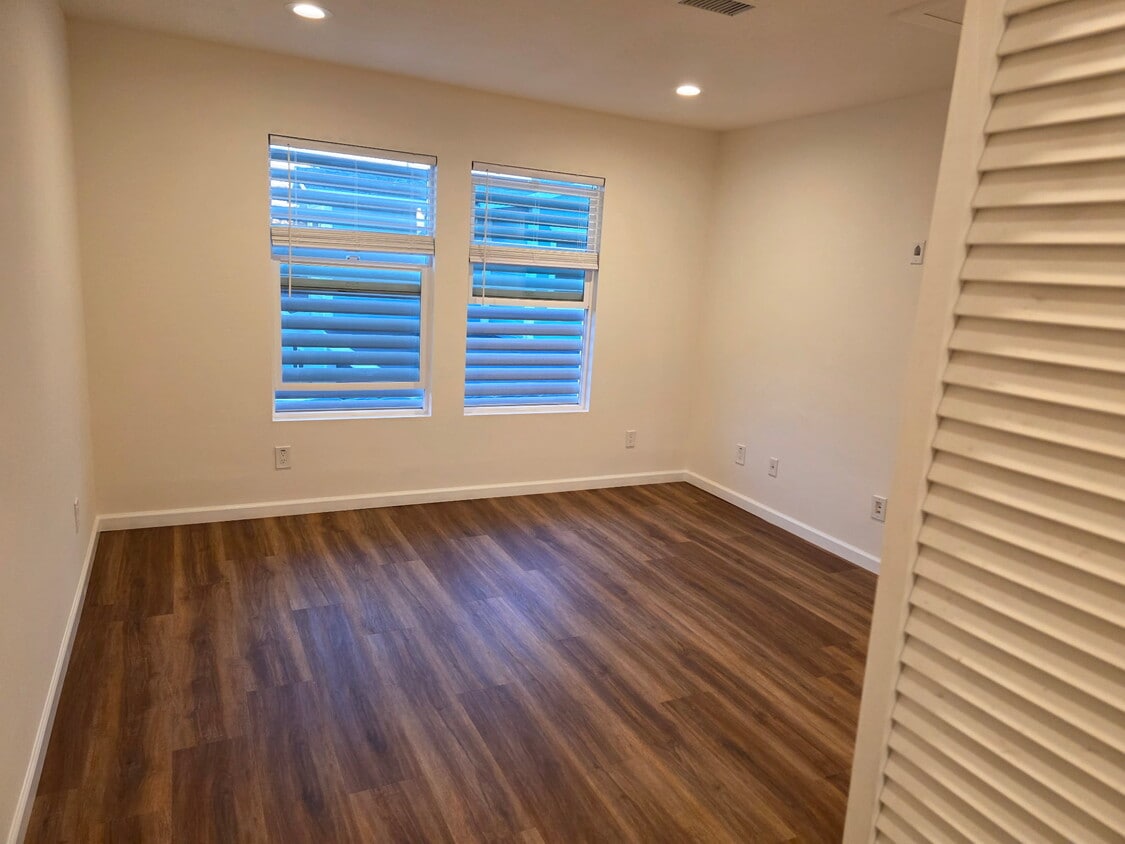 Bedroom - 843 N Orange St