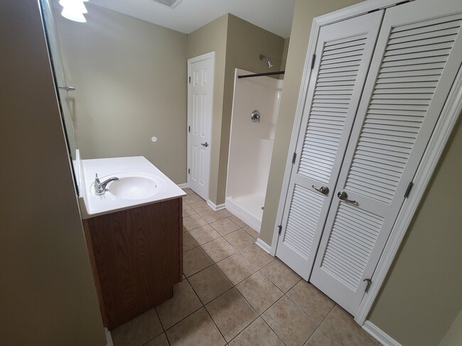 Foto del edificio - 3802 Falcon Crest Dr #125