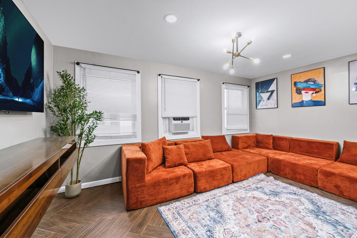 Foto principal - 529 Ave E