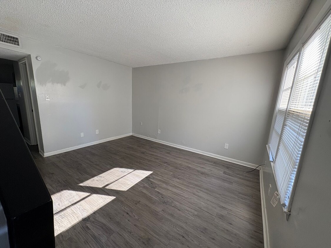 Primary Photo - 131 Wall St