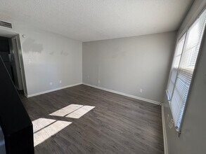 Building Photo - 131 Wall St