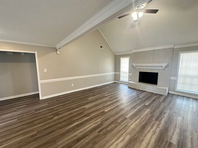 Foto del edificio - 4627 Chelwood Dr