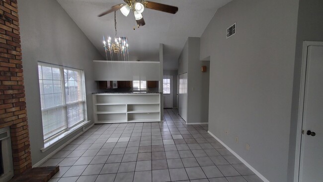 Building Photo - Cute Mesquite home!  Move in ready