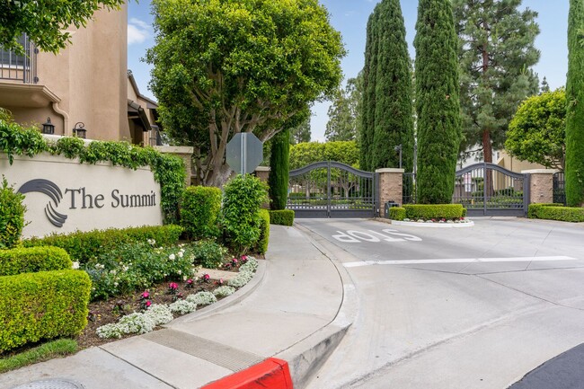 Foto del edificio - Summit Community Newport Coast Condo for L...